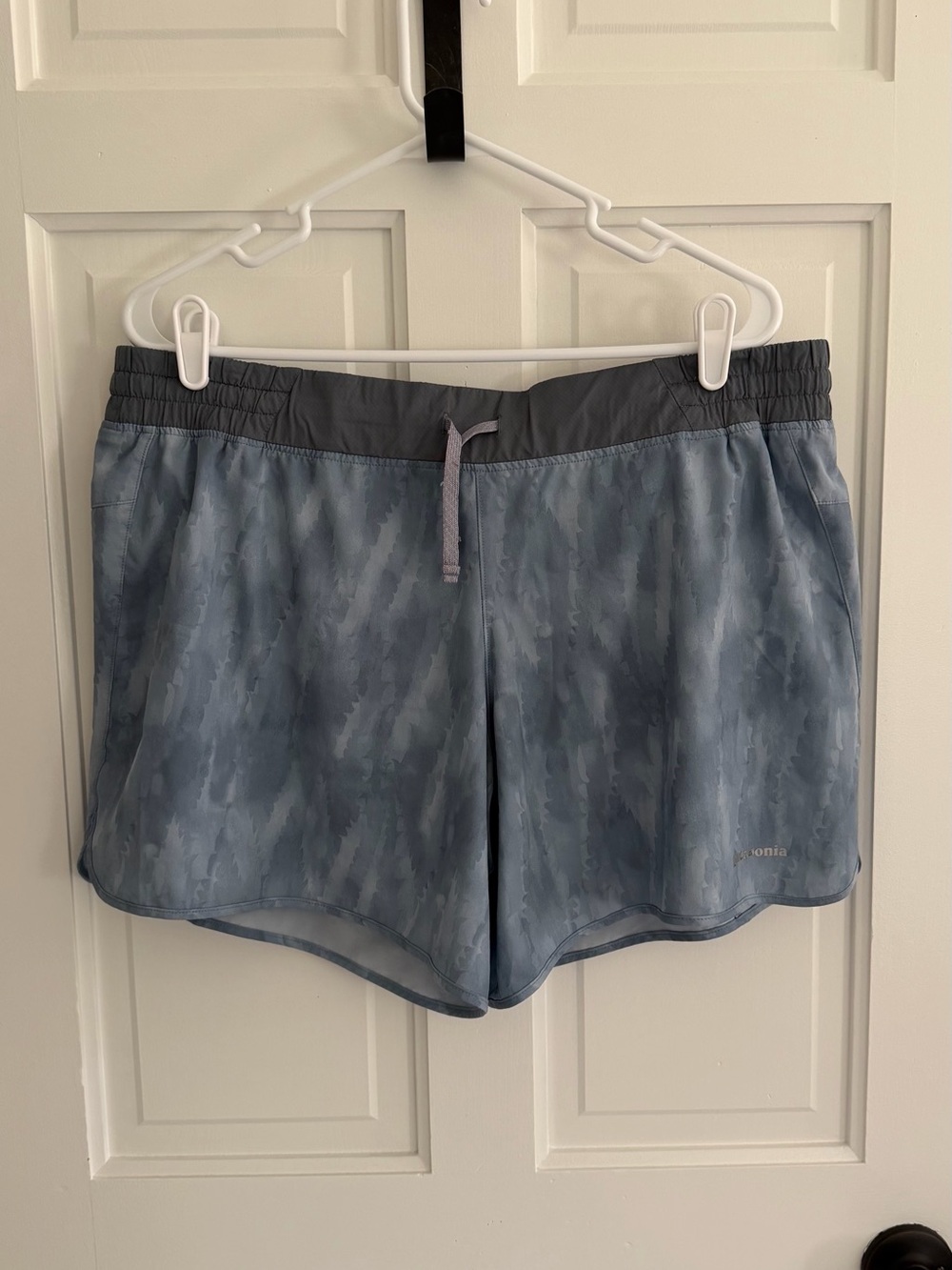 Patagonia XL Blue Watercolor Print Running‎ Shorts Lined Trail Athletic